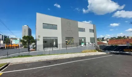Prédio Comercial de Esquina - 500m² no Santa Cândida!