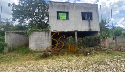 Casa em fase de acabamento, ótima localização e estrura