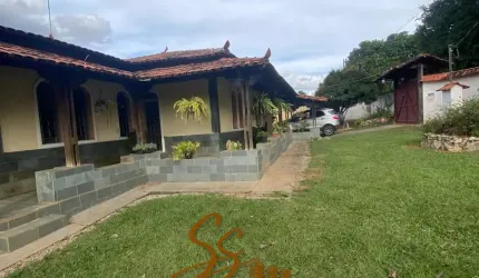 Casa com Excelente Estrutura e Amplo Terreno   Área total aproximada: 844,75m²  Área construída: 294,84m²