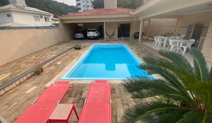 Casa térrea - Averbada com piscina - São 203 m²