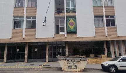 Excelente apartamento de 2 quartos com garagem na Olegário Maciel perto do supermercado Pais e Fihos