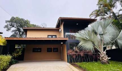 Linda casa para locação anual  e temporada com flexibilidade na negociação em Riviera de São Lourenço.