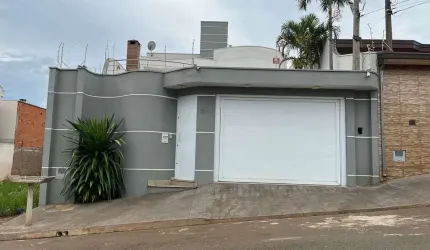 Sobrado de 301m² com 4 Dormitórios à Venda – Terras de Santa Bárbara, Santa Bárbara (SP)