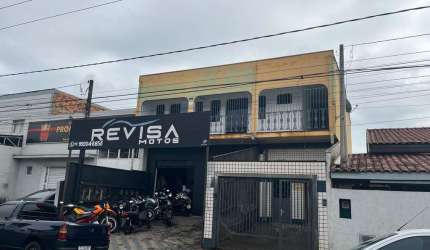 Salão Comercial de 322m² com 2 apartamentos na sobreloja e um apartamento nos fundos – Jardim Cândi