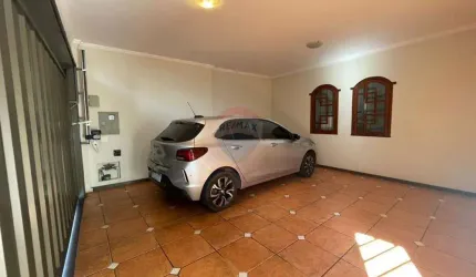 Casa ampla e bem localizada no bairro Queluz