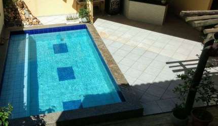 Casa para venda com 278 metros 3 quartos sendo 1 suíte prox. Av Santos Dumont Londrina - Paraná