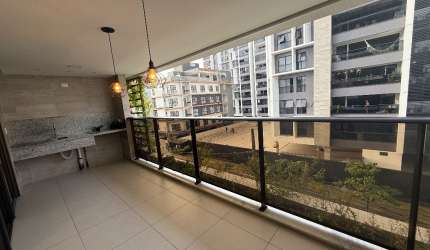 Apartamento  alto padrão de 3 quartos em Intermares