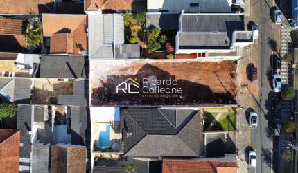 Terreno com 432m2. Localização Central.