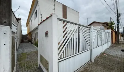 Sobrado em Condomínio Fechado Próximo da Praia – Segurança e Conforto!