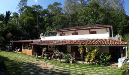 Excelente casa à venda, Centro, Pequeri, MG. Ver e se apaixonar...