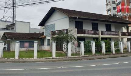 Casa com 14 dormitórios para alugar no bairro Centro em Timbó/SC