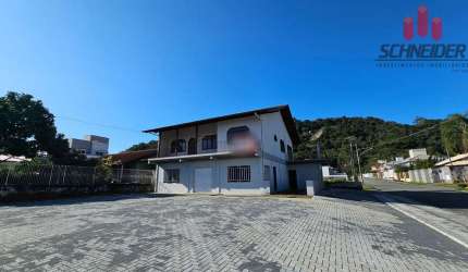 Casa com 4 dormitórios para alugar no bairro Estados em Indaial/SC