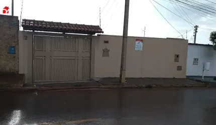 Casa com 4 quartos para alugar na Presidente Vargas, 22, Vila Goiás, Anápolis por R$ 2.500