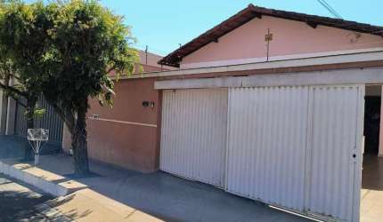Casa com 3 quartos à venda na G, 17, Andracel Center, Anápolis por R$ 690.000