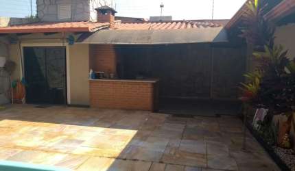 Casa com 3 quartos para alugar na Pedro Tonelini, 10, Residencial Itatiaia, Anápolis por R$ 2.500