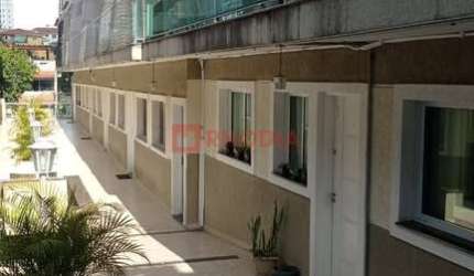 Casa à venda em condomínio fechado na Vila Mazzei.
