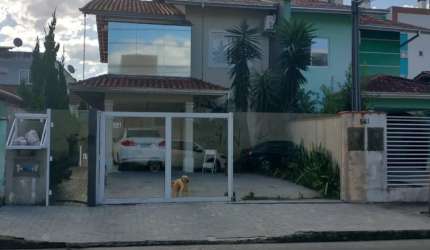 SOBRADO GEMINADO À VENDA NO JARDIM IRIRIU.