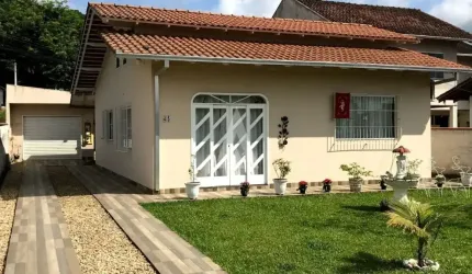 Casa Plana à Venda no Bairro Guanabara