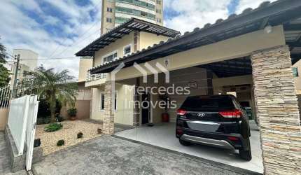 Casa com 1 suíte + 2 quartos à venda, 154 m² por R$ 1.650.000 - Centro - Itajaí/SC