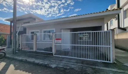 Casa - Alvenaria, para Aluguel em Florianópolis/SC