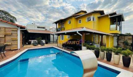 CASA COM PISCINA, COM CARA DE CASA
