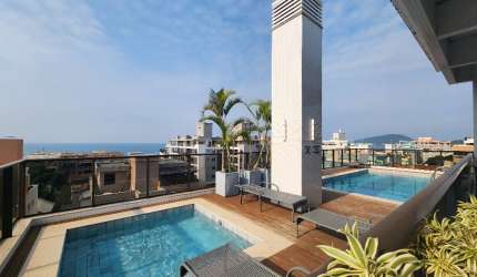 Apartamento com 3 dormitórios e piscina