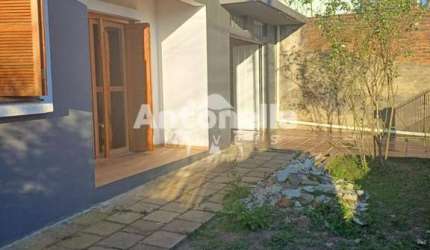 Casa localizada no bairro Nossa Senhora Fátima