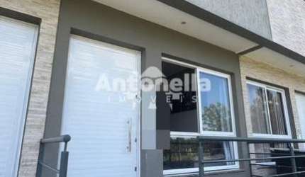 Sobrado Triplex à venda no bairro Desvio Rizzo