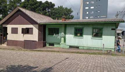 Terreno de esquina à venda no Petrópolis