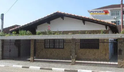 Casa com 3 dormitórios à venda, 108 m² por R$ 800.000,00 - Vila Valença - São Vicente/SP