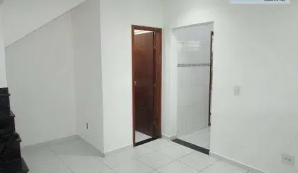 Sobrado com 2 dormitórios à venda, 64 m² por R$ 280.000,00 - Vila Cascatinha - São Vicente/SP