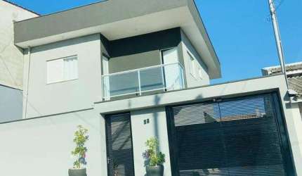 Maravilhoso Sobrado com 3 suítes com Edícula