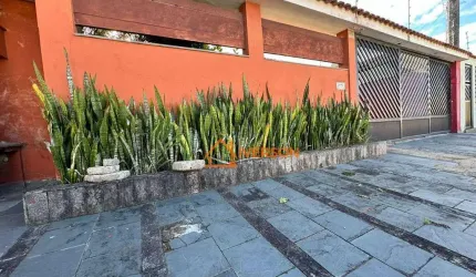 Casa a venda com 3 dormitórios em Peruíbe