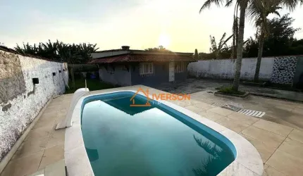 Casa com piscina para venda em Peruíbe