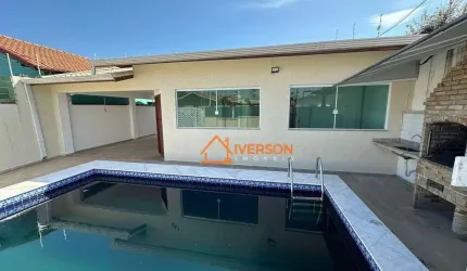 Casa para venda com piscina em Peruíbe