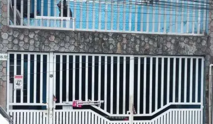 Casa com 3 quartos à venda na Rua Califórnia, 89, Jardim Santo Eduardo, Embu das Artes por R$ 380.000