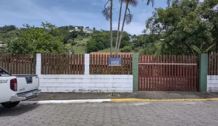 Casa Madeira para Venda em Praia da Gamboa Garopaba-SC