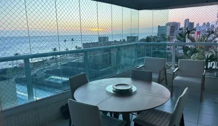 Ondina, 120m², alto padrão, climatizado, varanda gourmet, vista mar, fino acamanto, decorado, 2 suítes, área de serviço, 3 vagas. Agende sua visita!