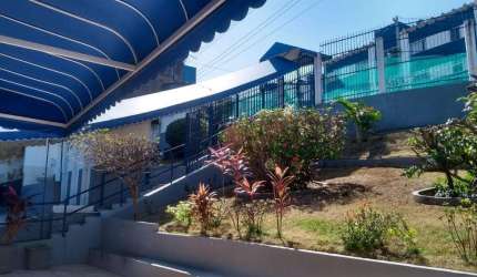 Prédio comercial 600m², excelente localização, transporte público na porta, 20 salas, 8 banheiros, disponível para locação. Agende sua visita!