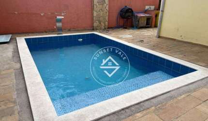 Casa com 4 dormitórios à venda, 195 m²