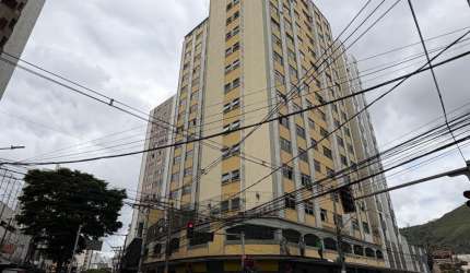 Gigante apartamento de 4 quartos com área externa no coração do Bairro São Mateus