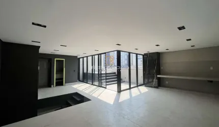 COBERTURA À VENDA NO CENTRO