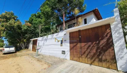 Casa mobiliada com 04 quartos á 700 metros da praia em Porto Seguro!