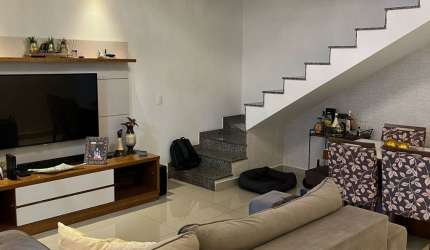 Lindo sobrado condomínio fechado pronto para morar