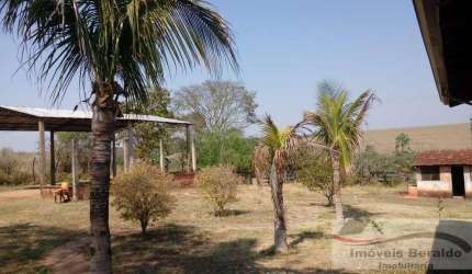 Chácara para Venda em Itapetininga, Jardim Shangri-lá, 4 dormitórios, 1 suíte, 2 banheiros, 2 vagas