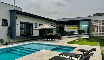 Casa térrea no condomínio Colinas do Parahyba em São José dos Campos-SP