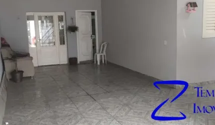 CASA A VENDA NO BAIRRO N. APARECIDA C/ 2 QUARTOS QUINTAL VAGA P/ 3 VEICULOS E EDICULA COMPLETA NOS FUNDOS.