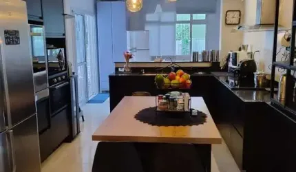 Casa com 3 quartos à venda na Rua Heriberto Hulse, 4530, Serraria, São José por R$ 1.590.000