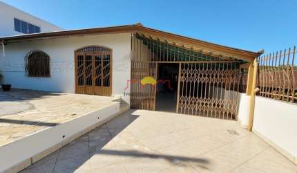 12626 - Casa averbada com  2 suítes no bairro  João Costa