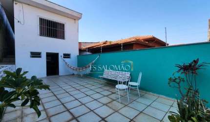 Casa recém reformada, pronta para entrar e mora em uma das principais rua da Vila Romana!